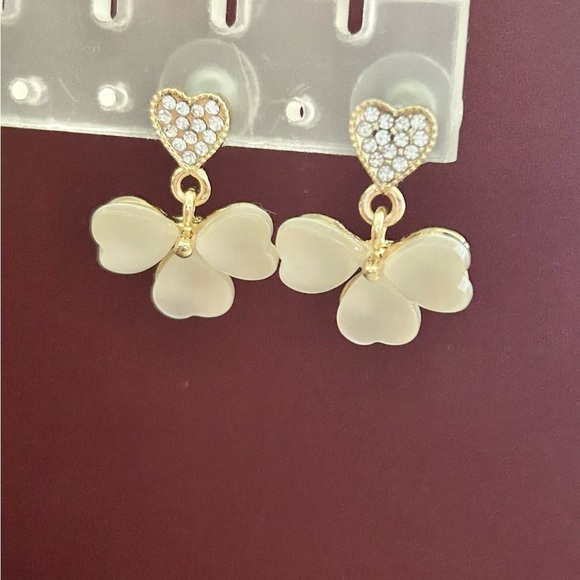 Gold Heart Rhinestone Dangle Earrings with White Petal Flowers - Picture 3 of 4